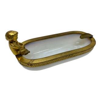 Ashtray in white milky opaline and gilded brass