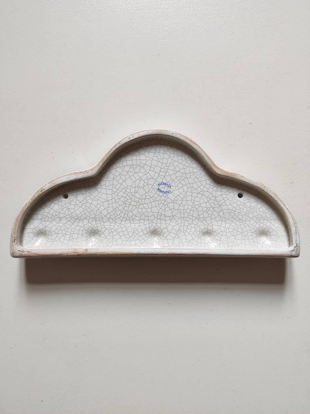 Cracked ceramic jewelry holder