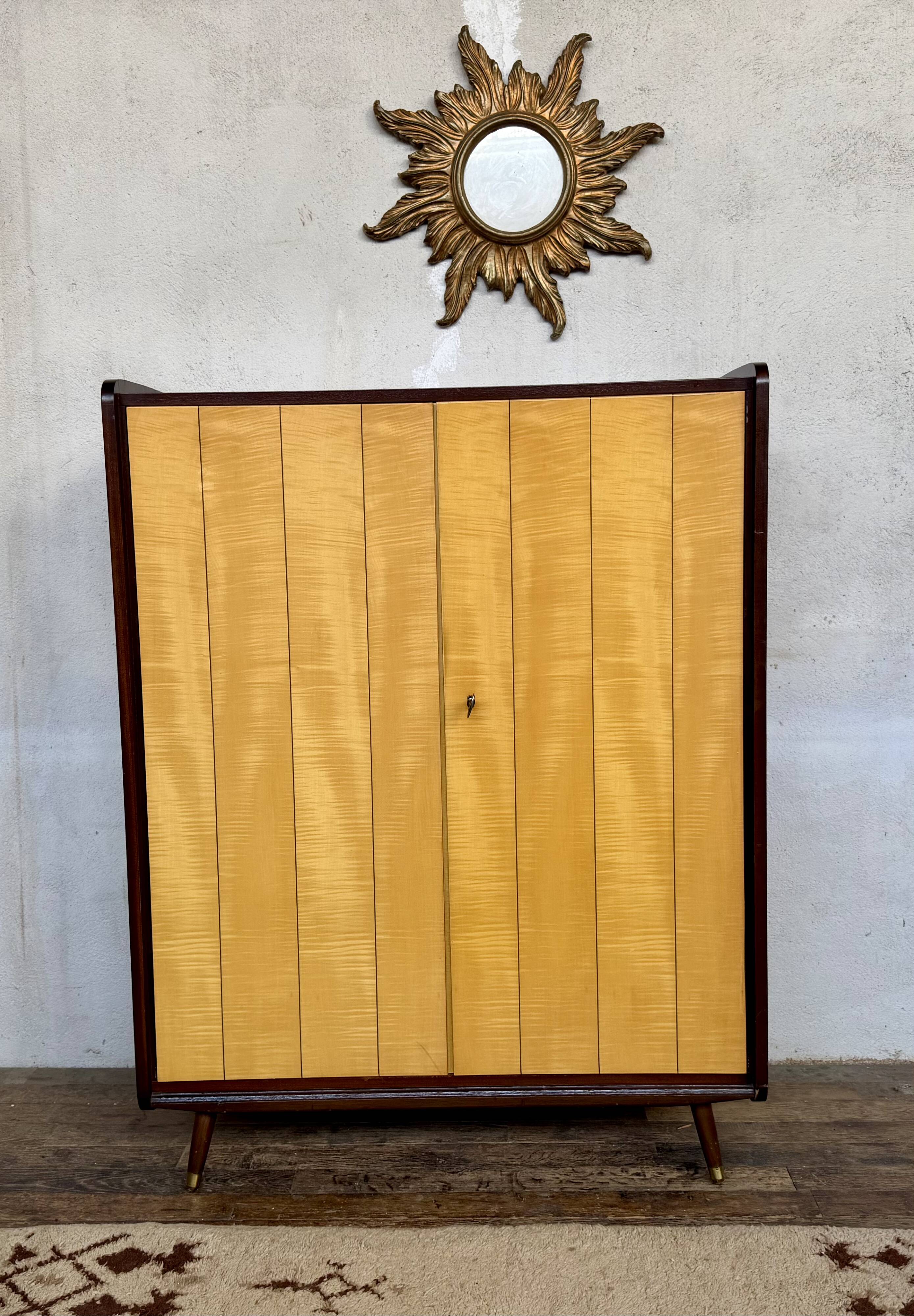 Armoire vintage deux portes pieds compas bi couleur