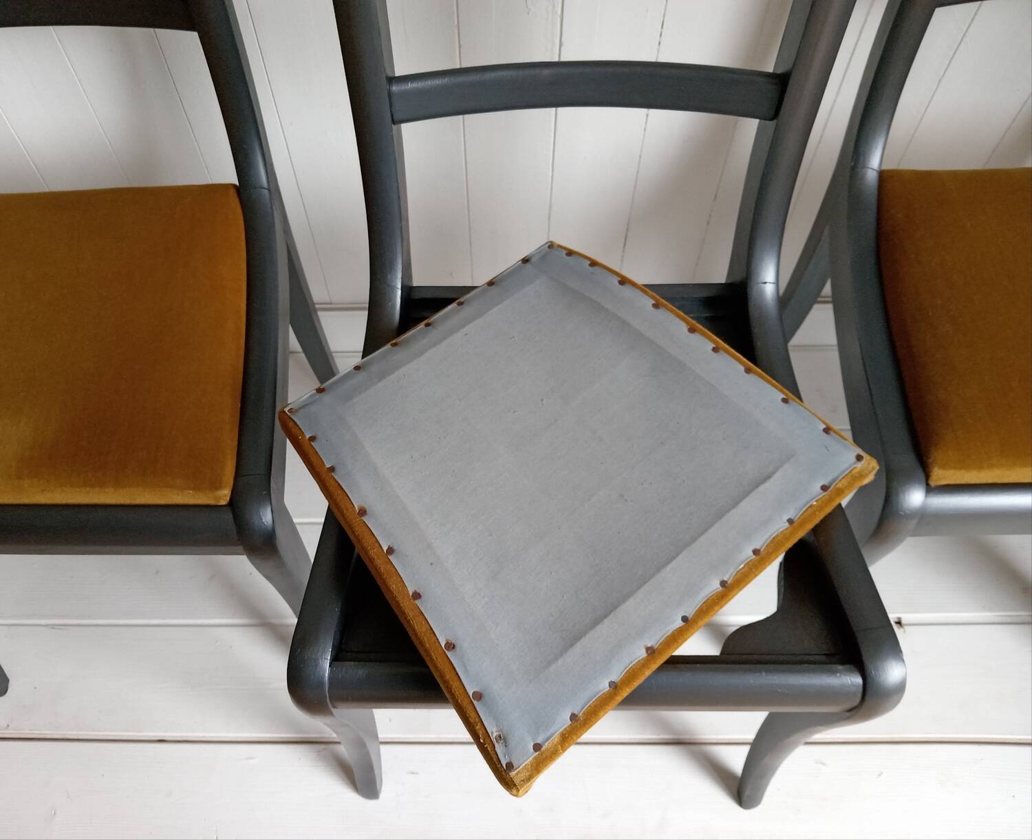 4 velvet seat chairs