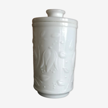 Apothecary pot in white opal