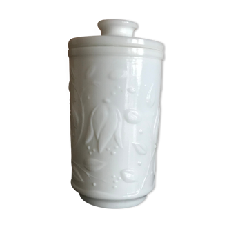 Apothecary pot in white opal