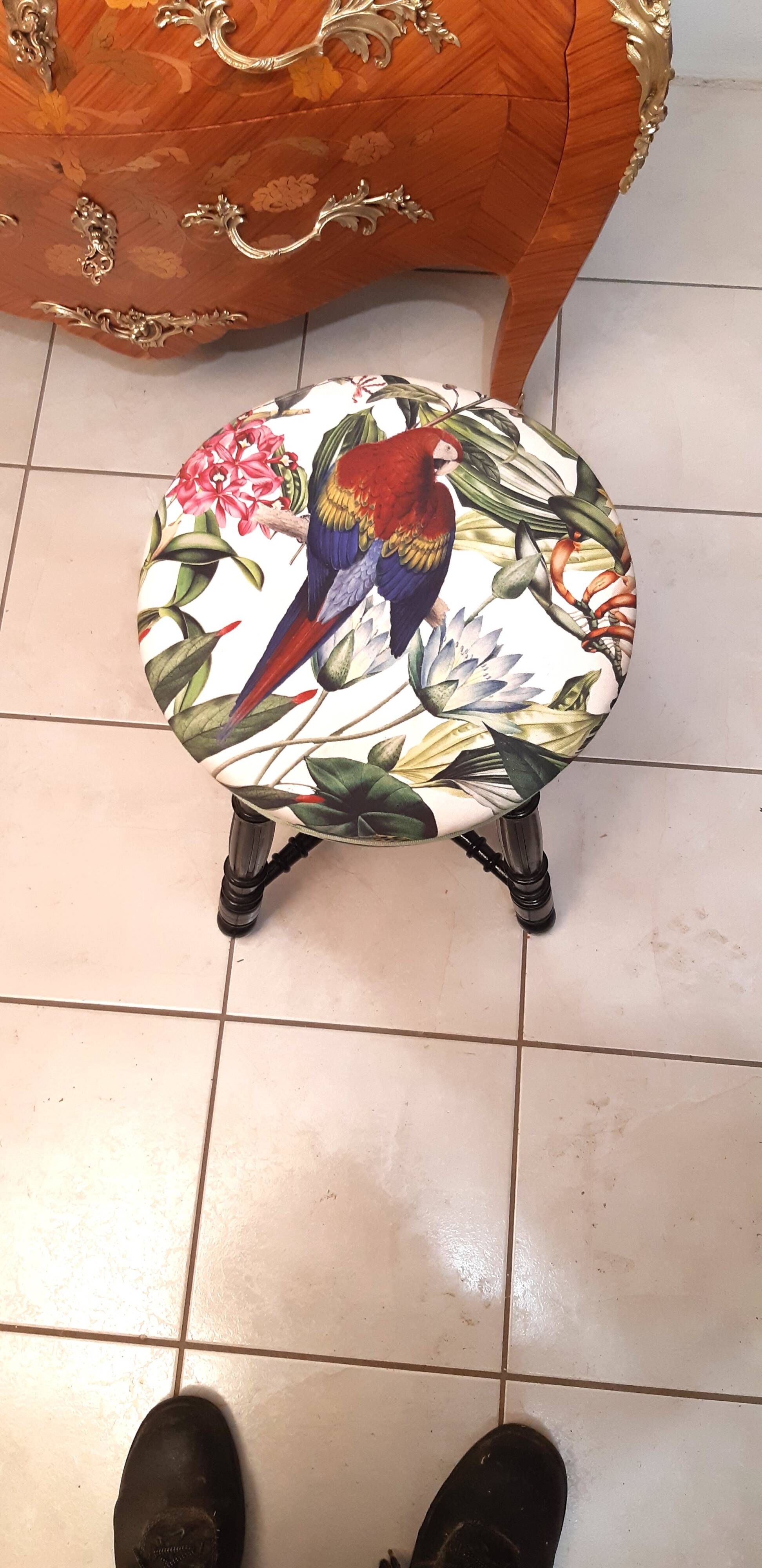 19th century Napoleon 3 piano stool with 4 turned legs, adjustable in height, restored to new