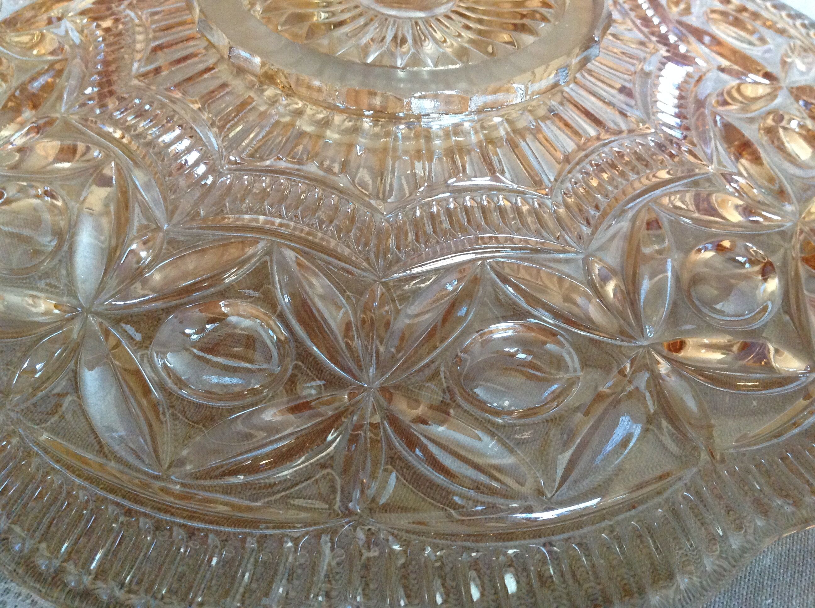 Coupe plate en verre ciselé rose ambré des années 50-60