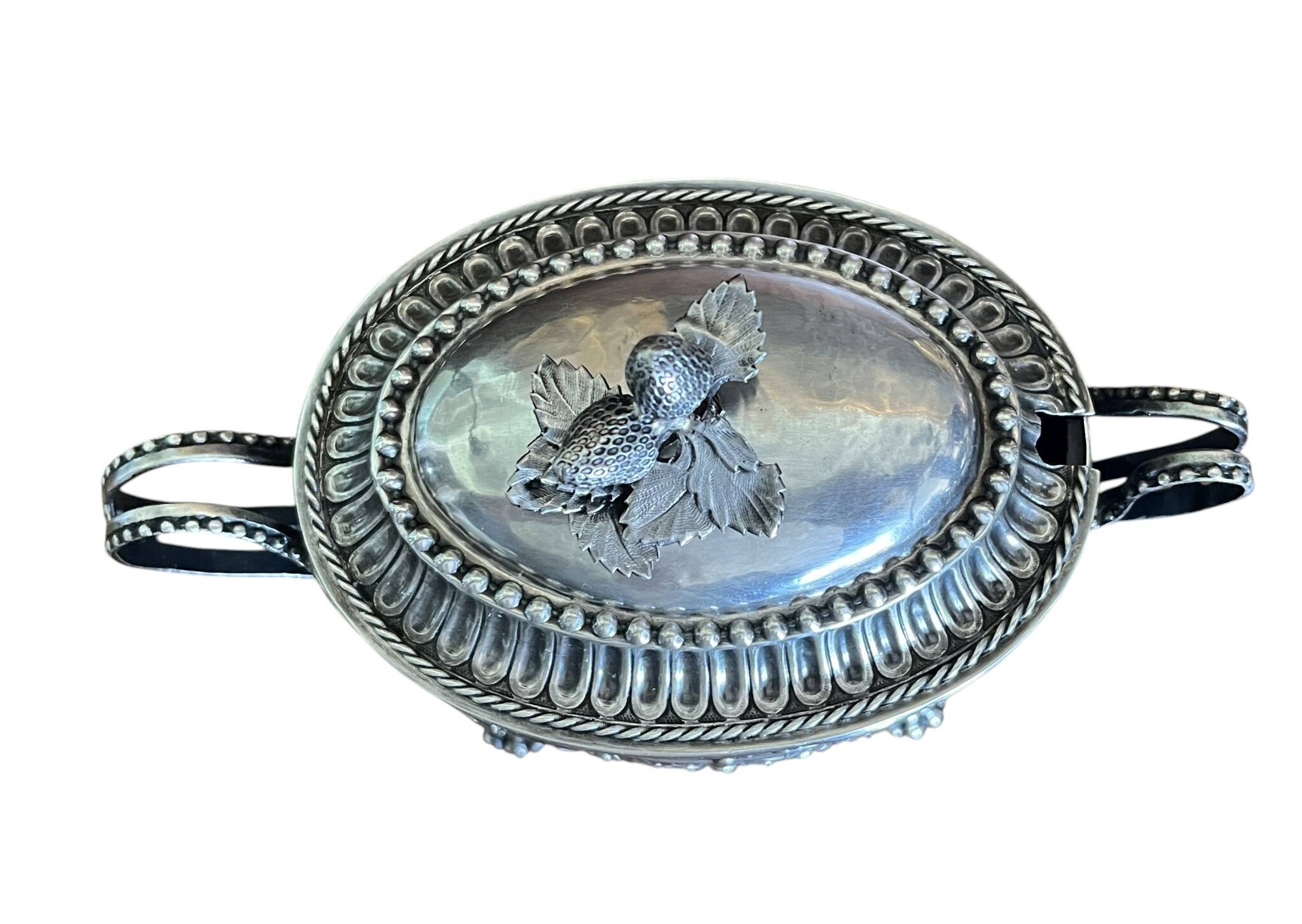 Silverware, sugar bowl in silver Louis XVI style, hallmarks late 18th century.