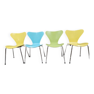 Lot de 4 chaises  Serie 7 d'Arne
Jacobsen, Fritz Hansen