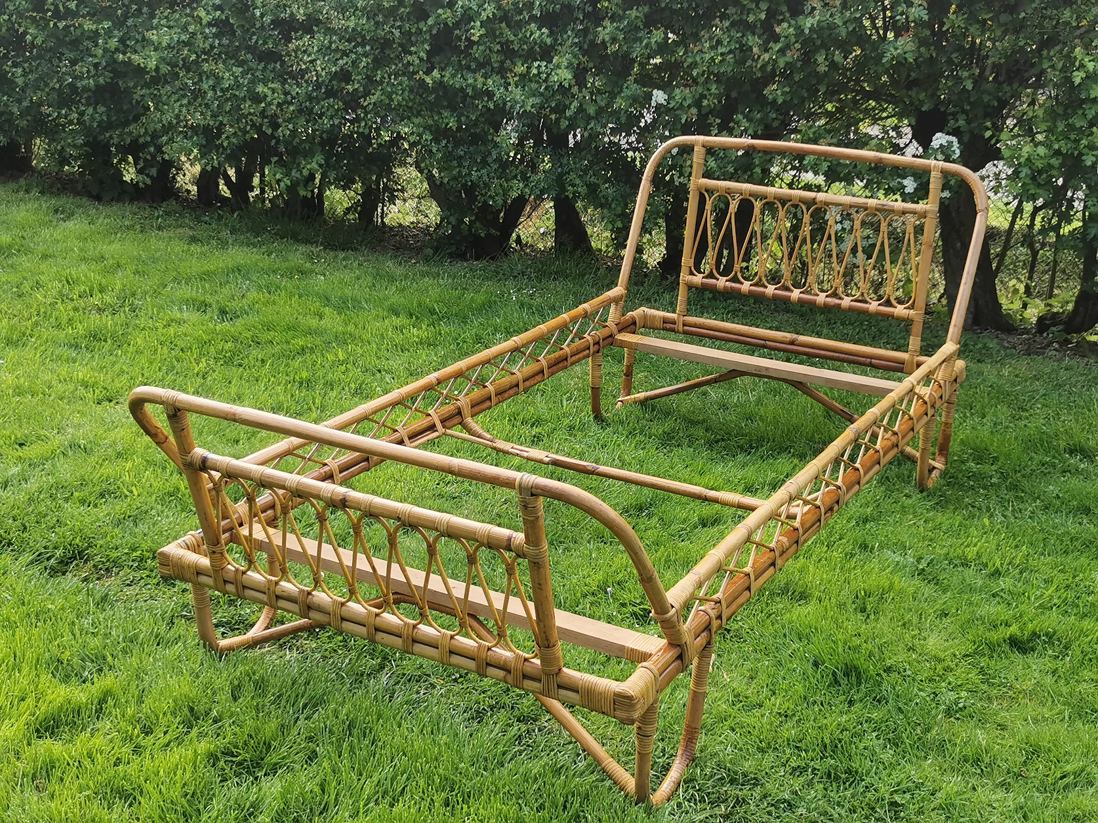 Rattan bed