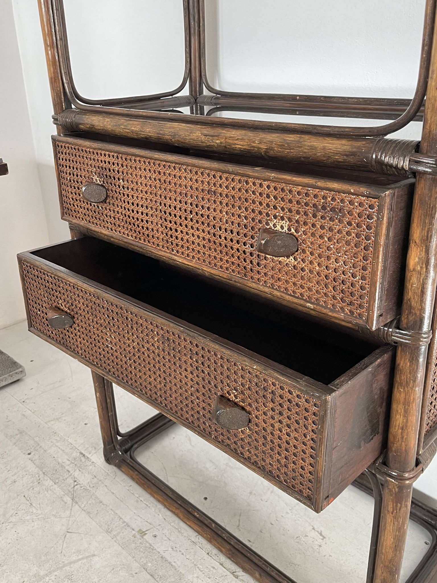 Etagere et commode en rotin