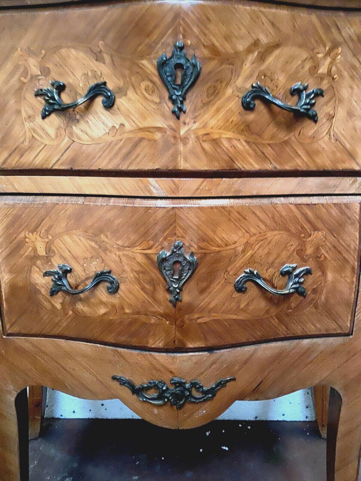 Curved chest of drawers Louis XV style in XX century marquetry