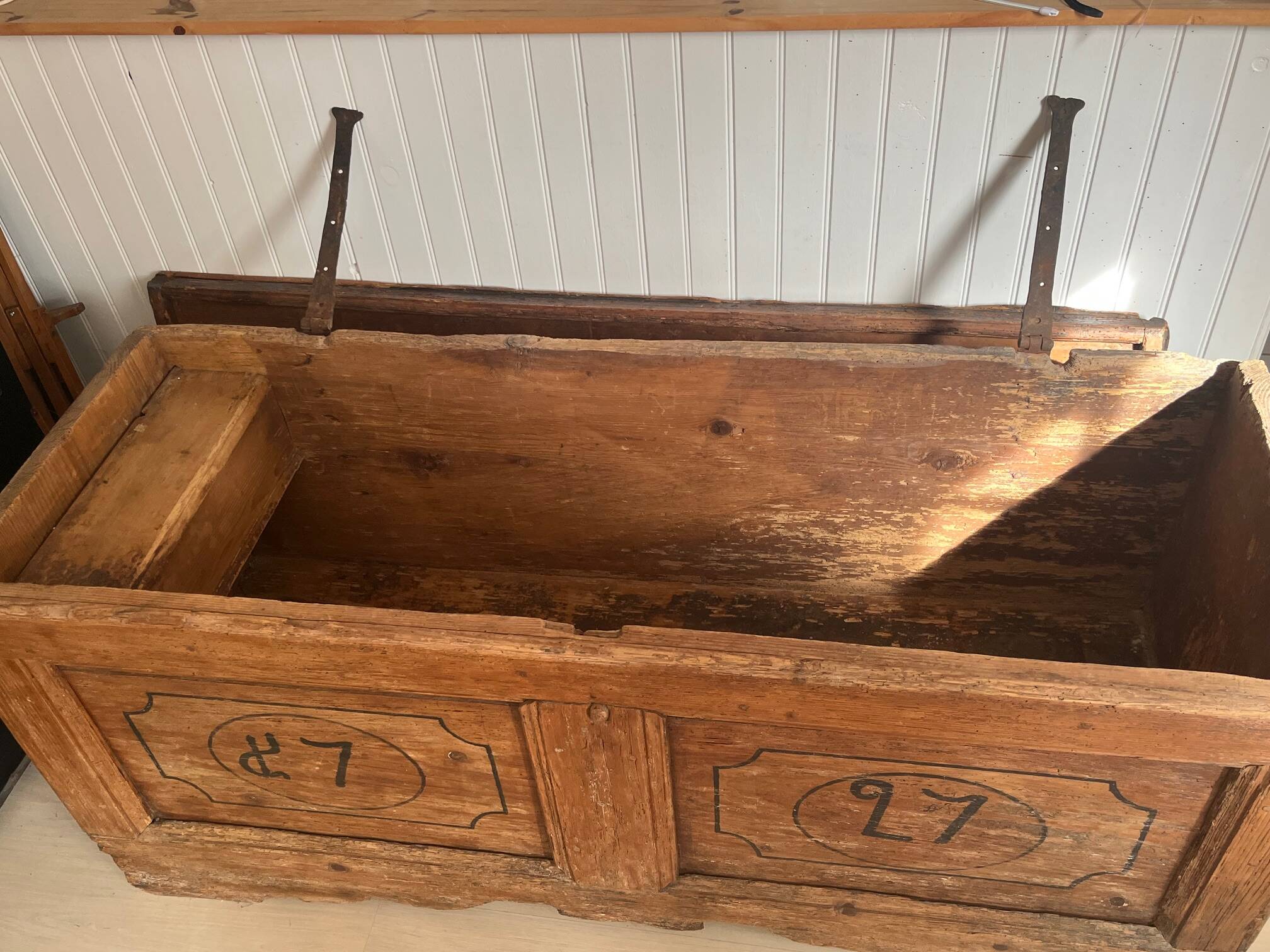 Savoyard chest