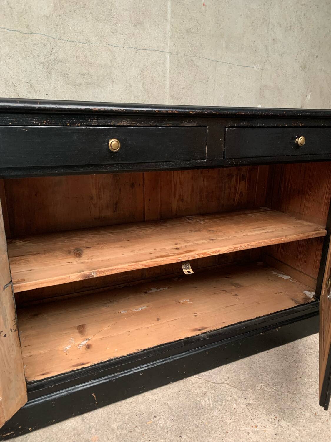 Black Parisian buffet