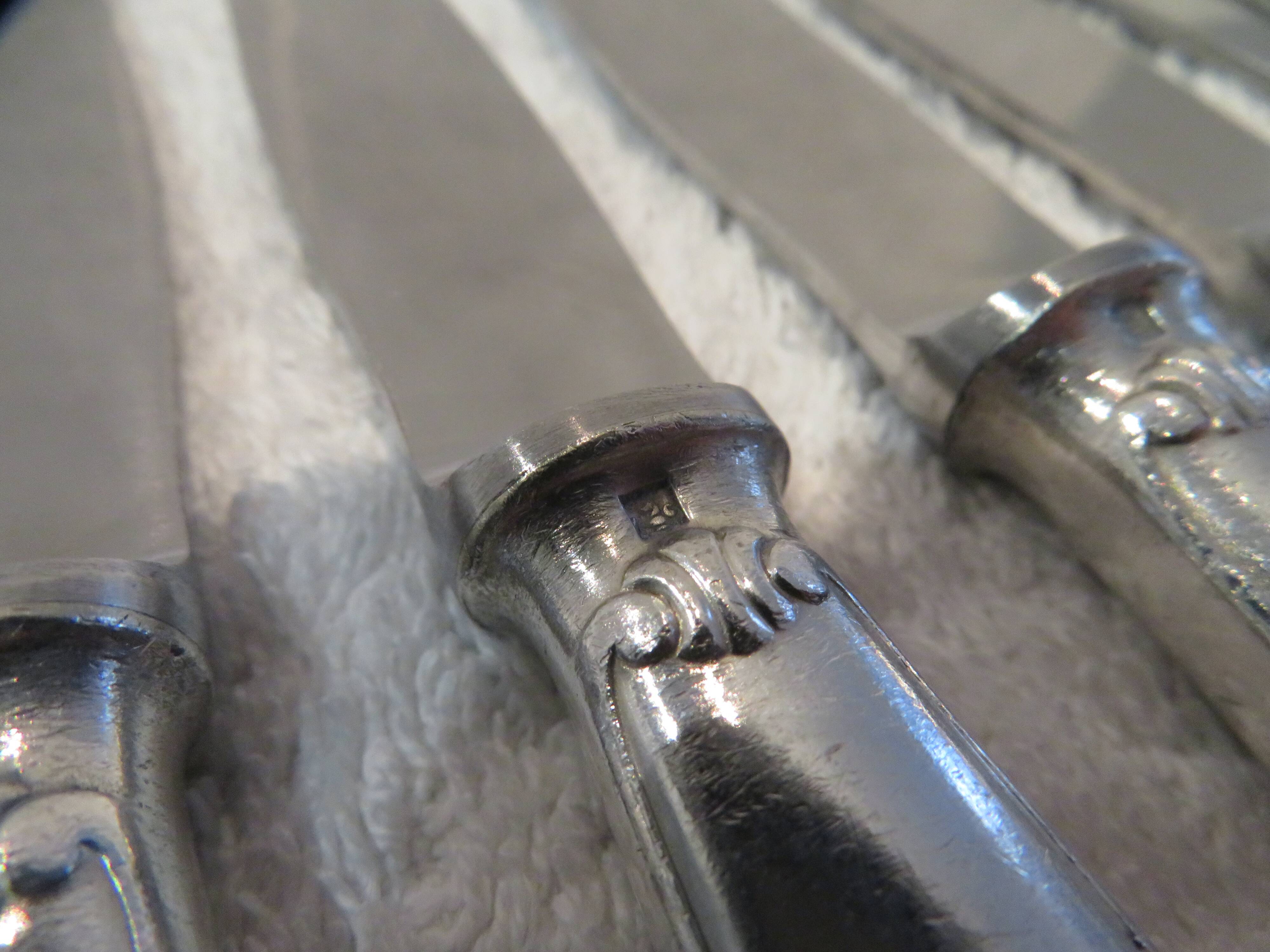 12 silver plated dessert knives by Christofle Vendome, 20.3cm