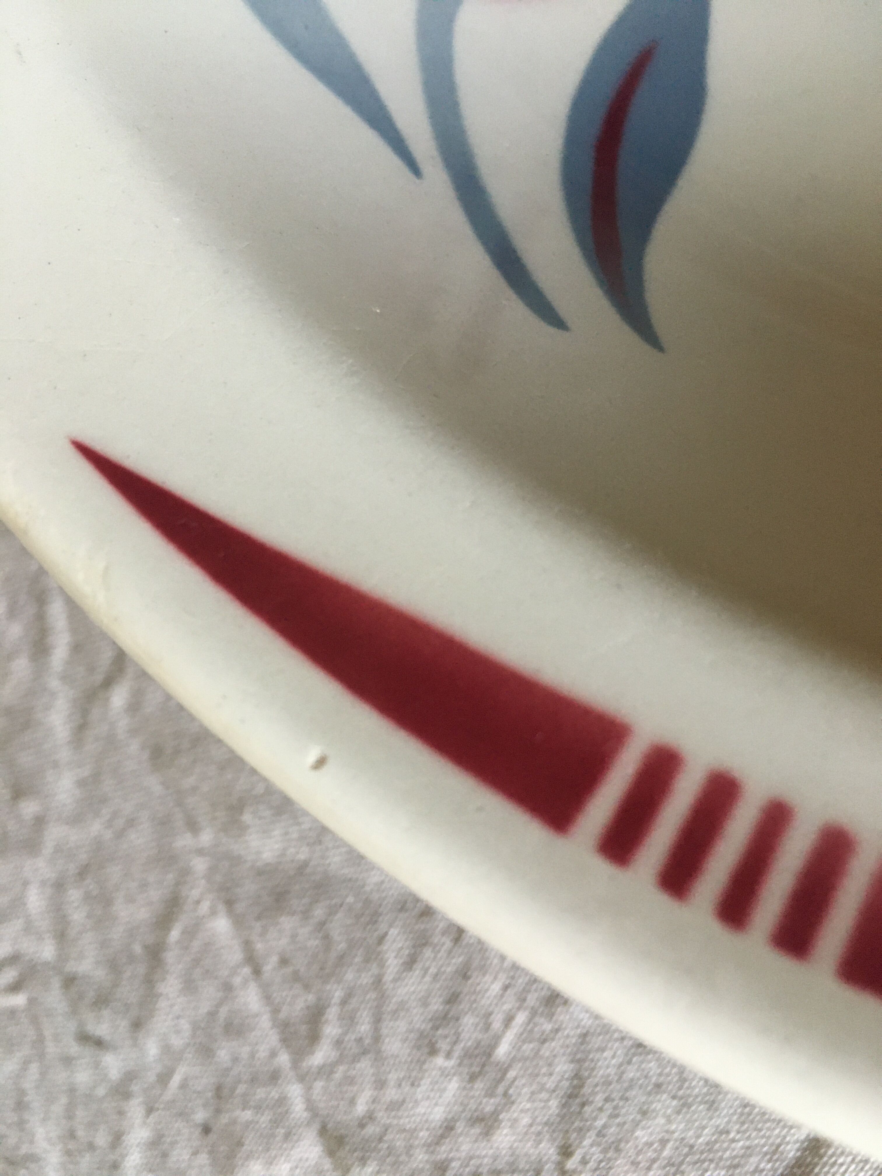 Round hollow earthenware dish