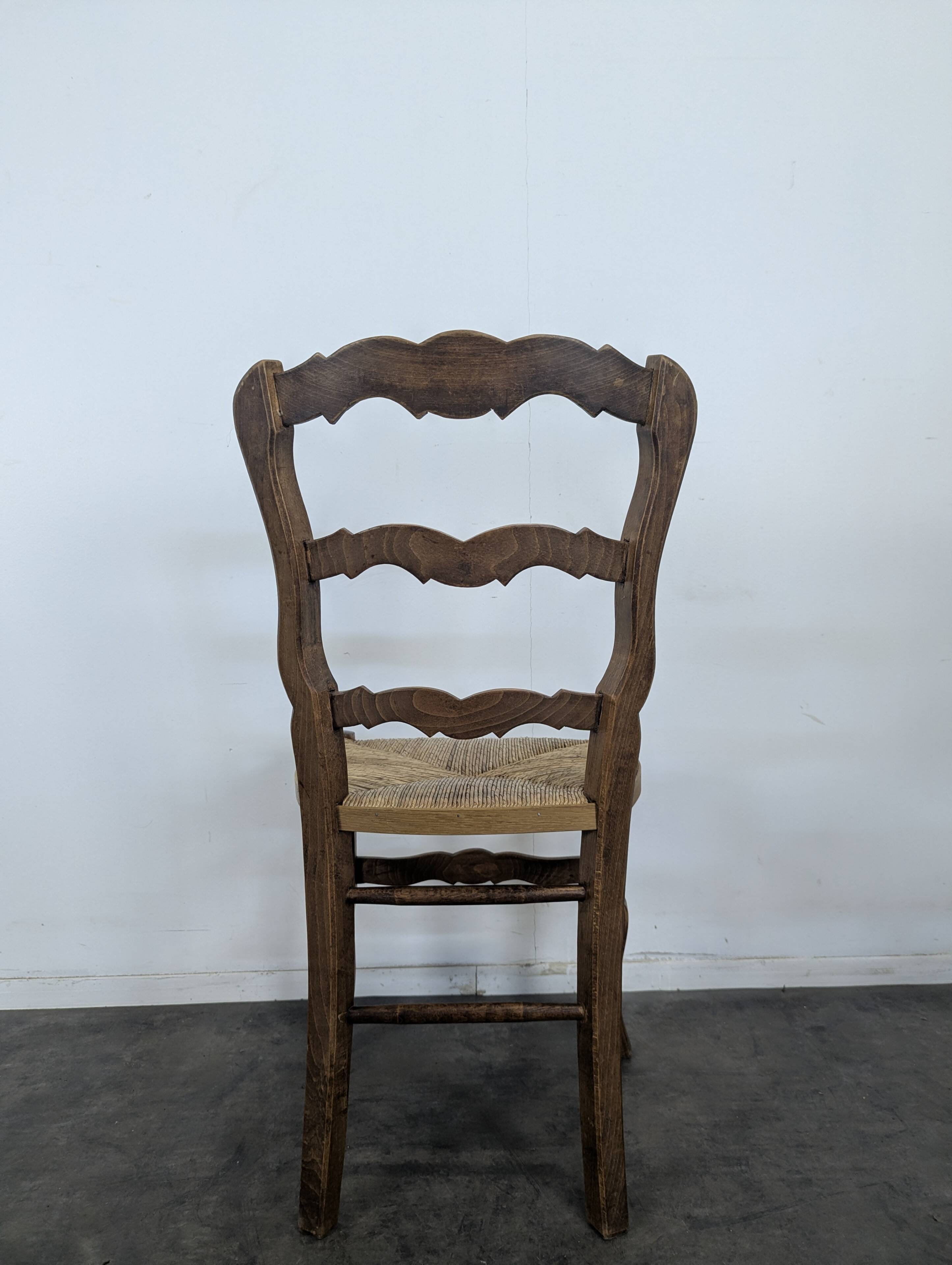 Serie de 4 chaises paillées de style Louis XV
