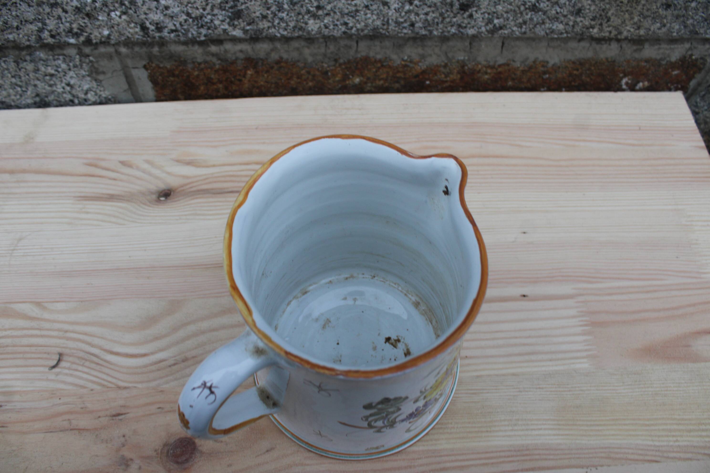 Pichet en faïence décorée – signé Duncan Marais