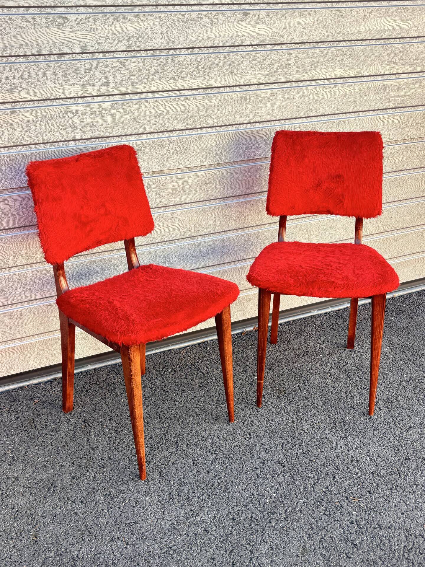 Pair of vintage wooden chairs with red fabric – 1960s/70s