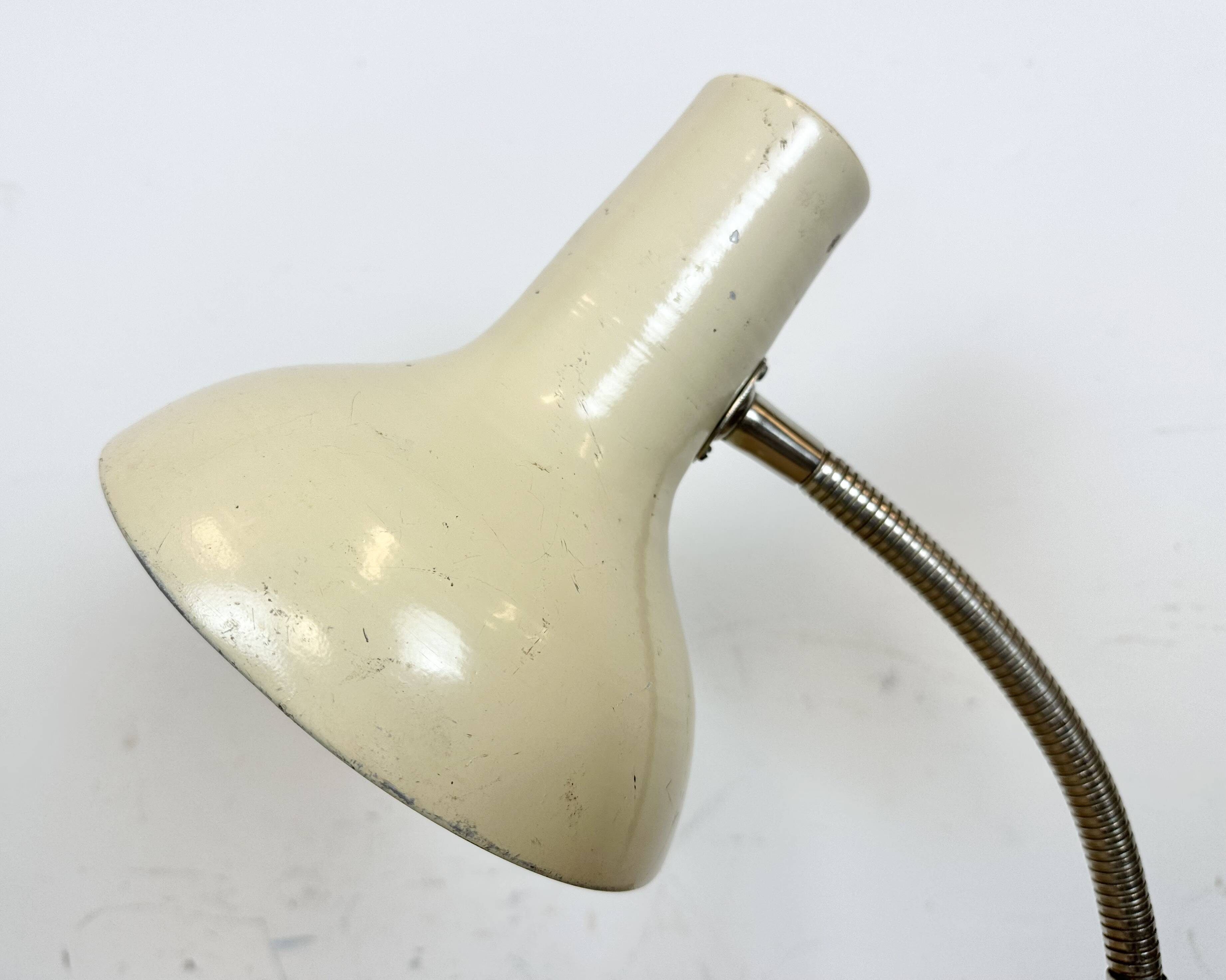 Lampe de table industrielle beige à col de cygne, 1960s