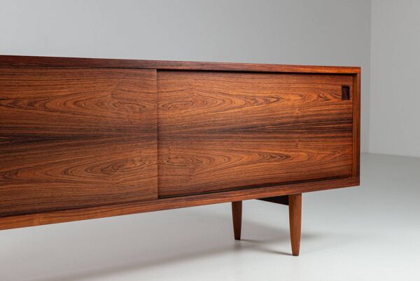 Buffet Niels Otto Moller en palissandre J.L. Mollers Danemark 1960