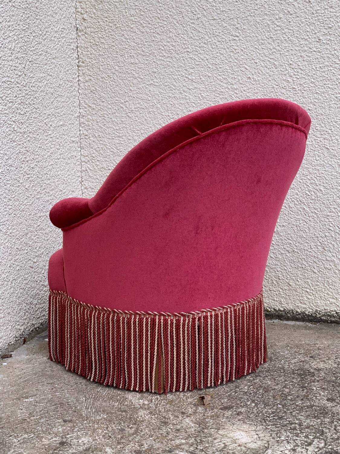 Old raspberry velvet toad armchair