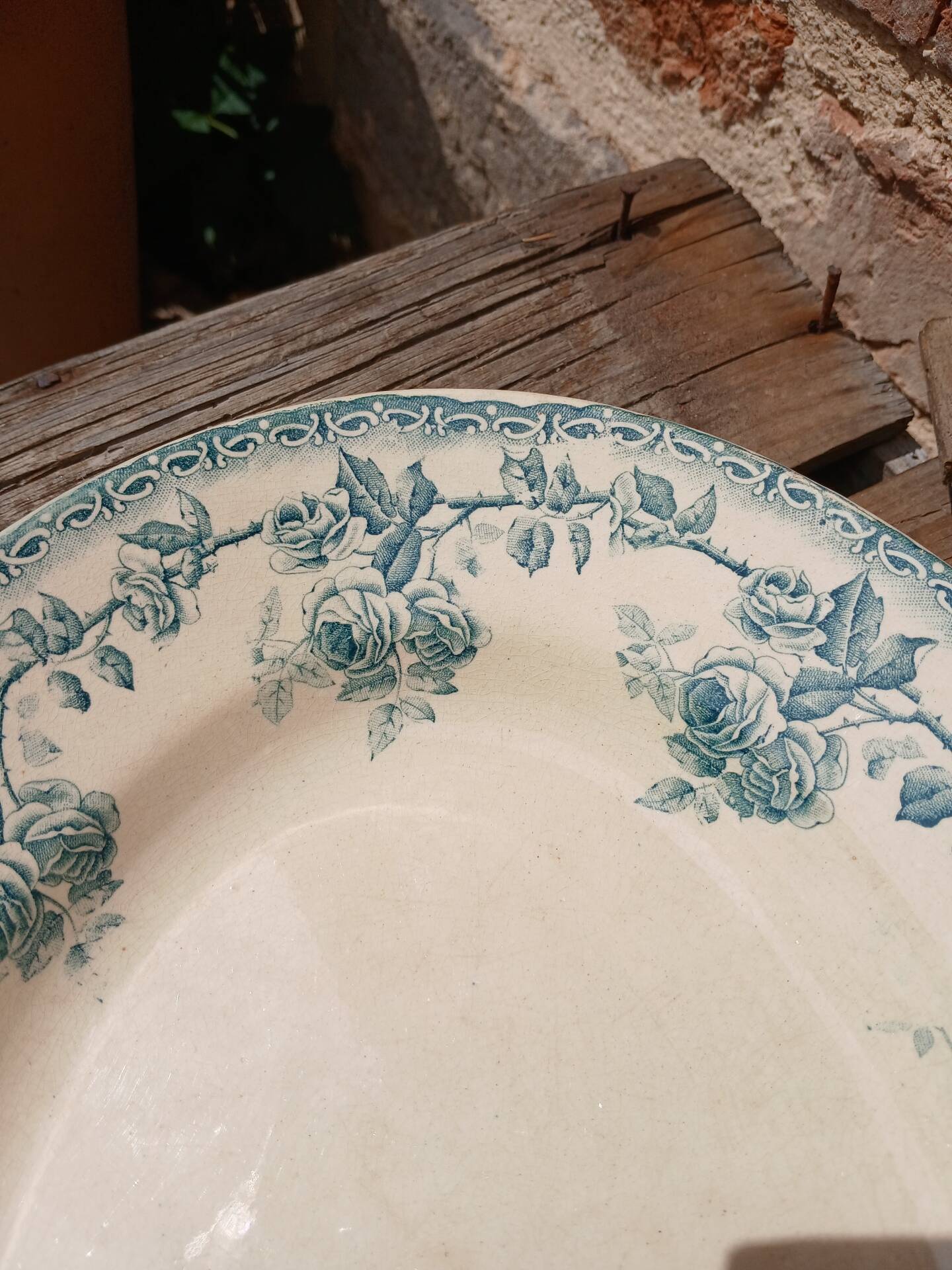 Plat ancien en terre de fer Choisy le Roi 