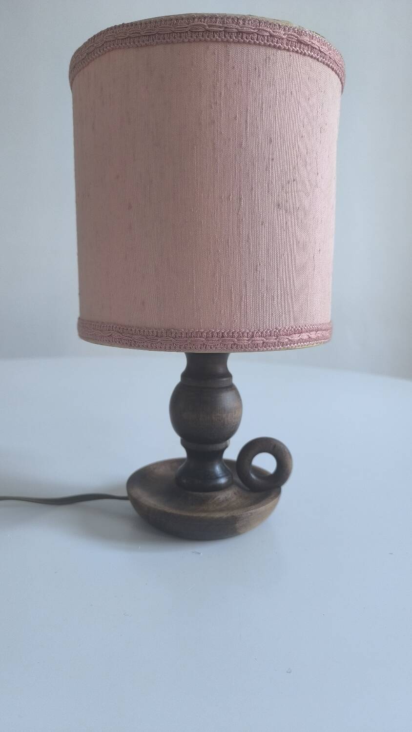 Table lamp in turned wood