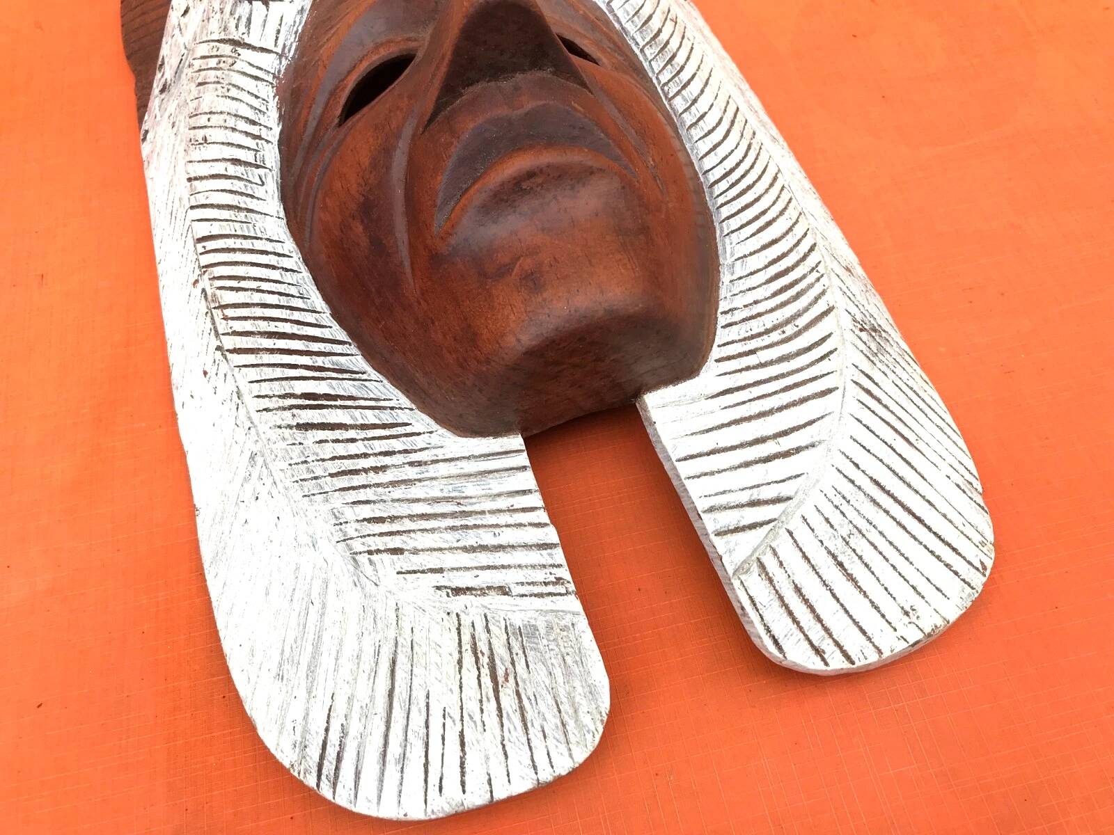 Masque à suspendre   Bois sculpté