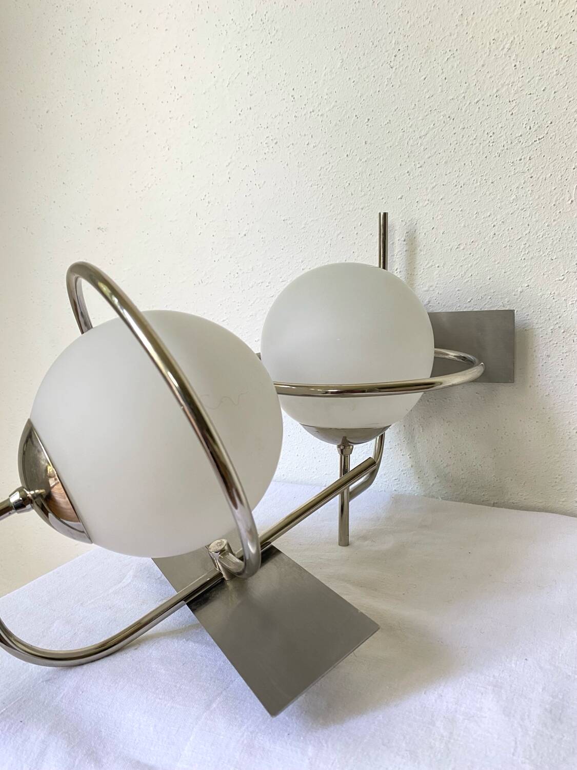 Paire d'appliques globe murale space age vintage 1970