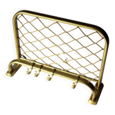 Porte-manteau mural en aluminium de couleur dorée avec étagère