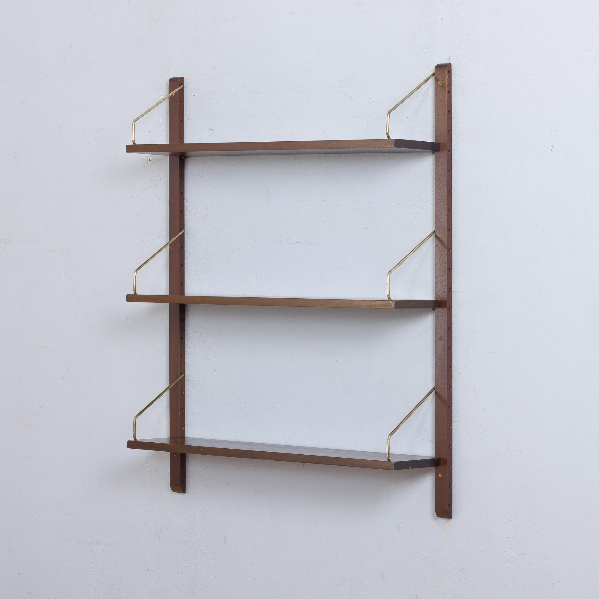 Three floating shelves wall unit