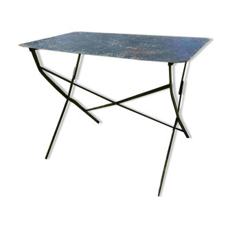 Ancienne table pliante en métal noir