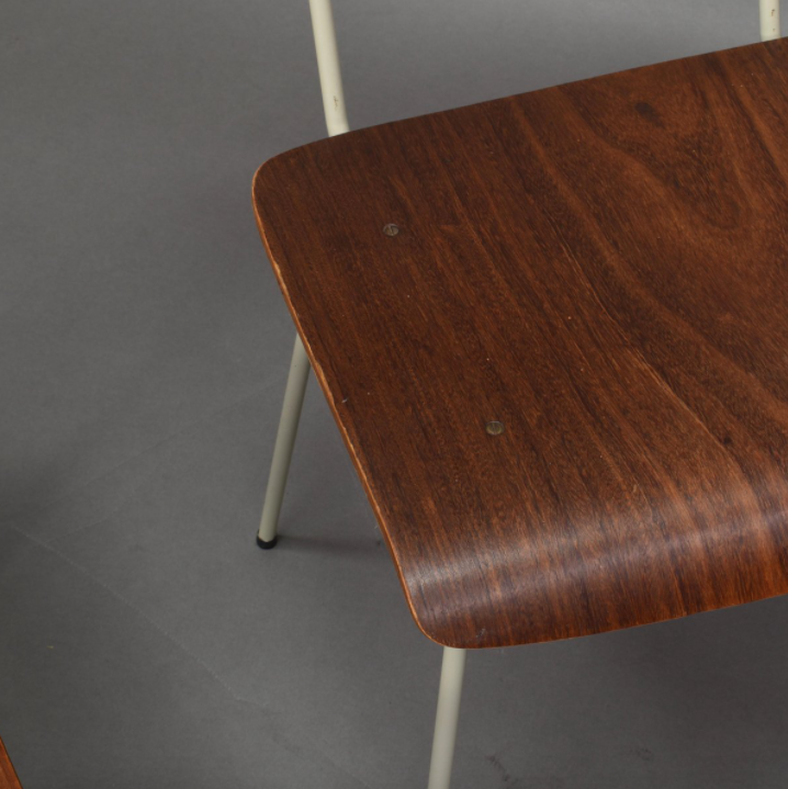 Chairs and bedroom table in Auping teak 50s