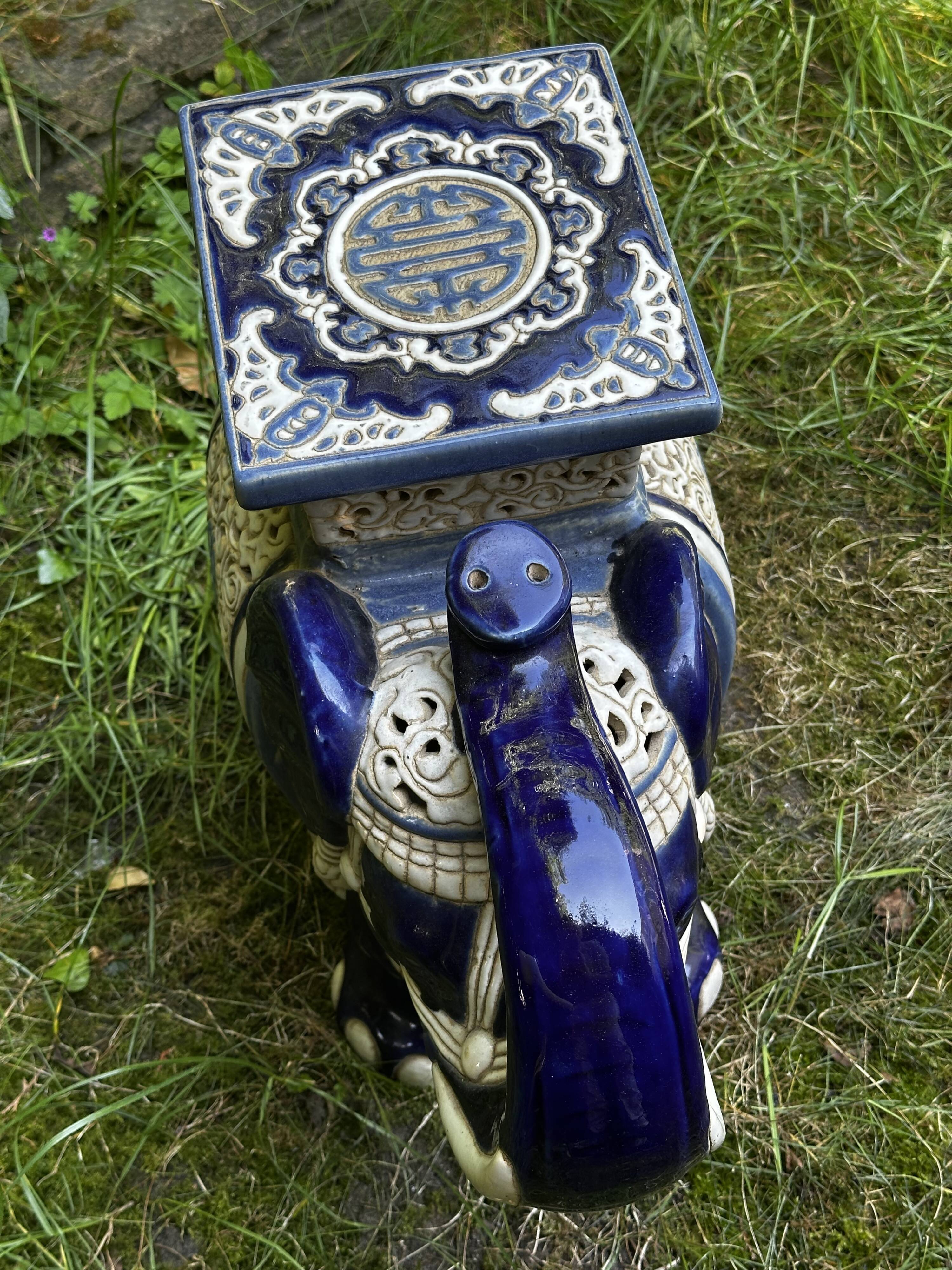 Elephant stool in glazed ceramic in cobalt blue and ivory colors