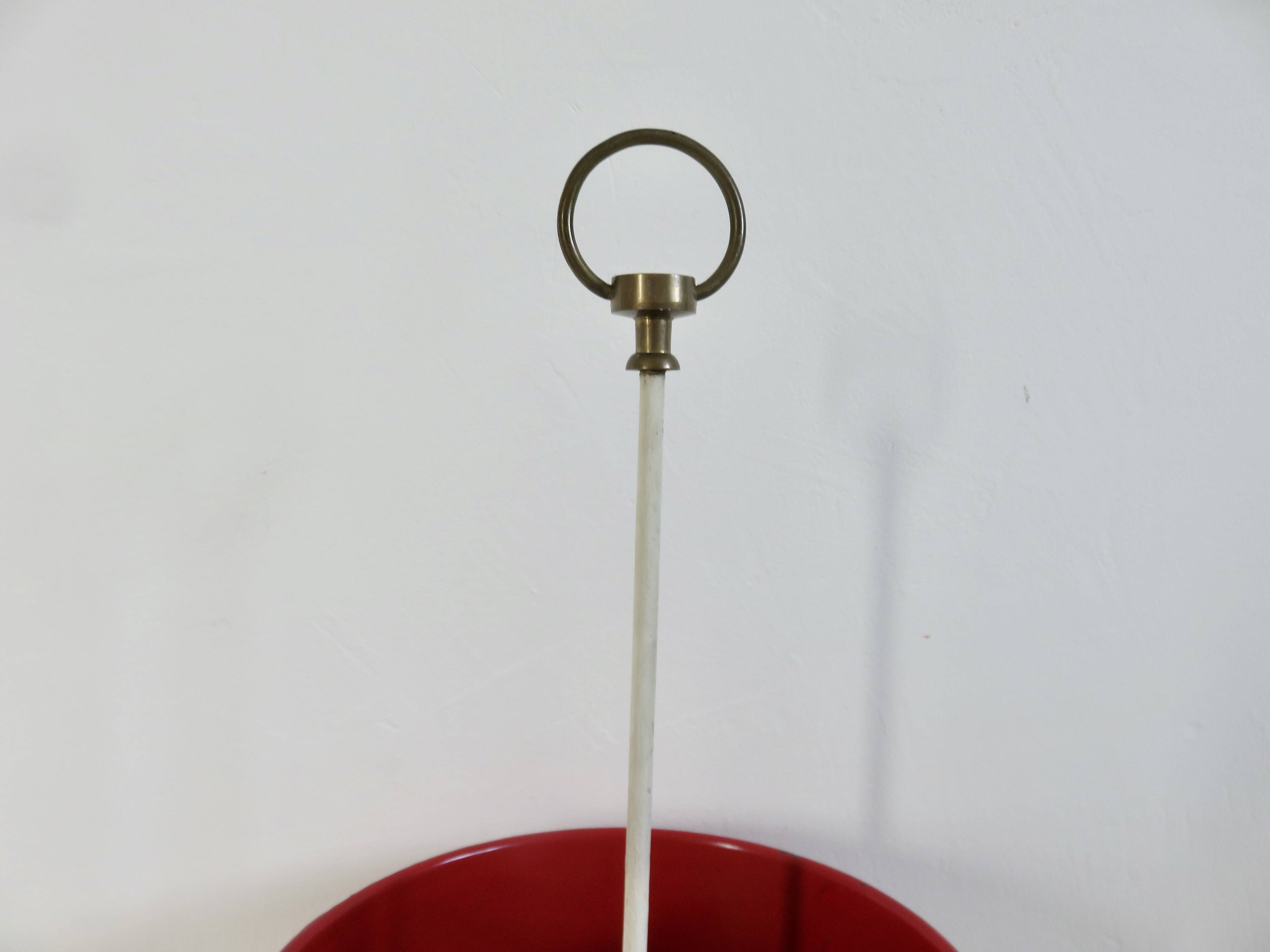 Porte parapluies, pied tulipe, tôle émaillée et laiton, 1950