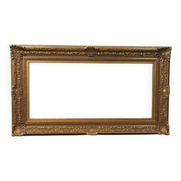Cadre en bois stuqué et doré vers 1900