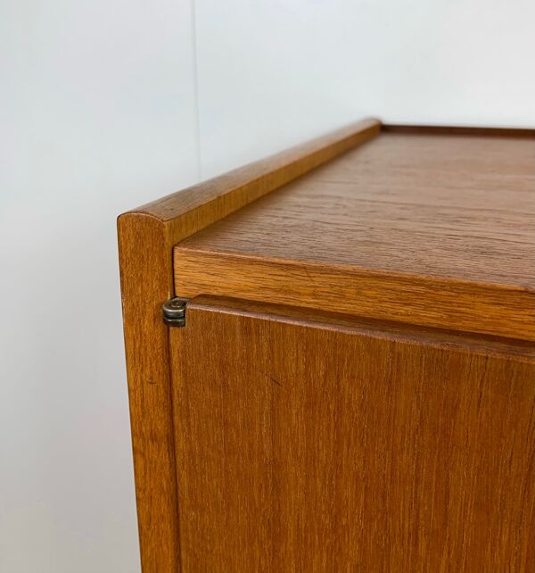 Cabinet en teck mince suédois du milieu du siècle des années 1960
