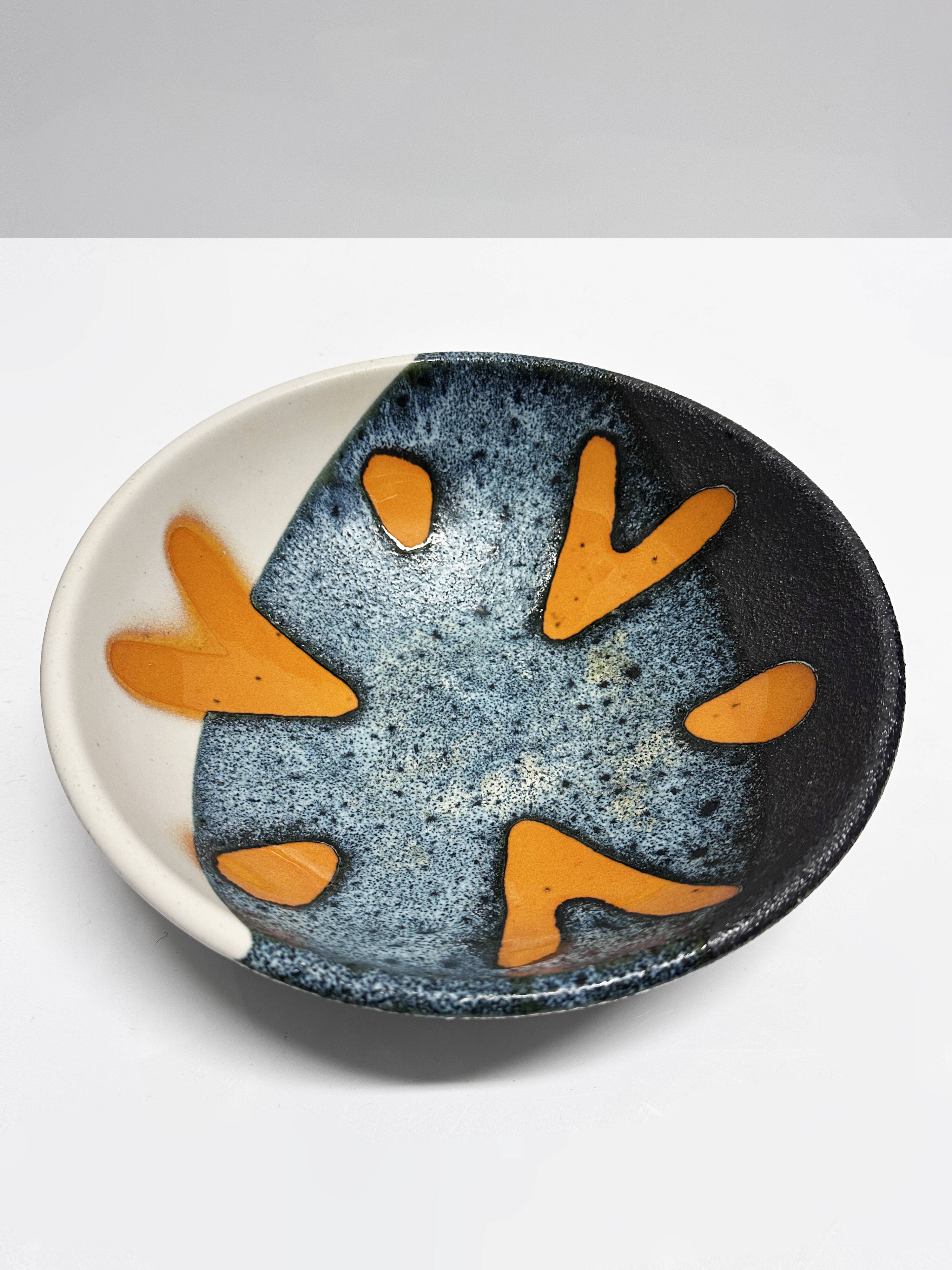 Rare set of three Elchinger Atelier ceramic bowls. France, 1950.
