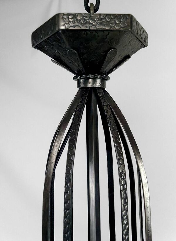 Important lustre en fer forgé, Art Deco Gothique, France, Circa 1920