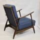 Fauteuil scandinave 1960 tissu bleu foncé effet chevron retapissé