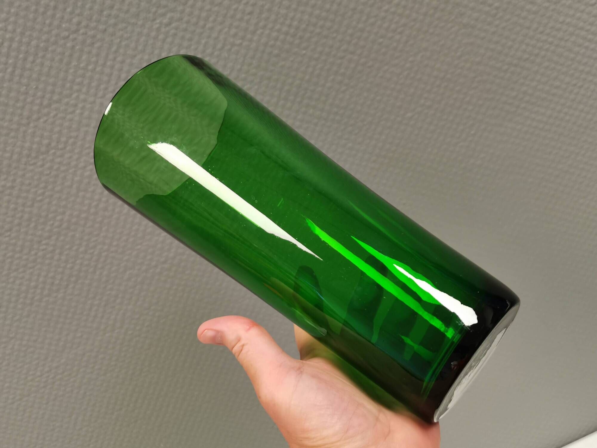 Large vintage vase in green glass.