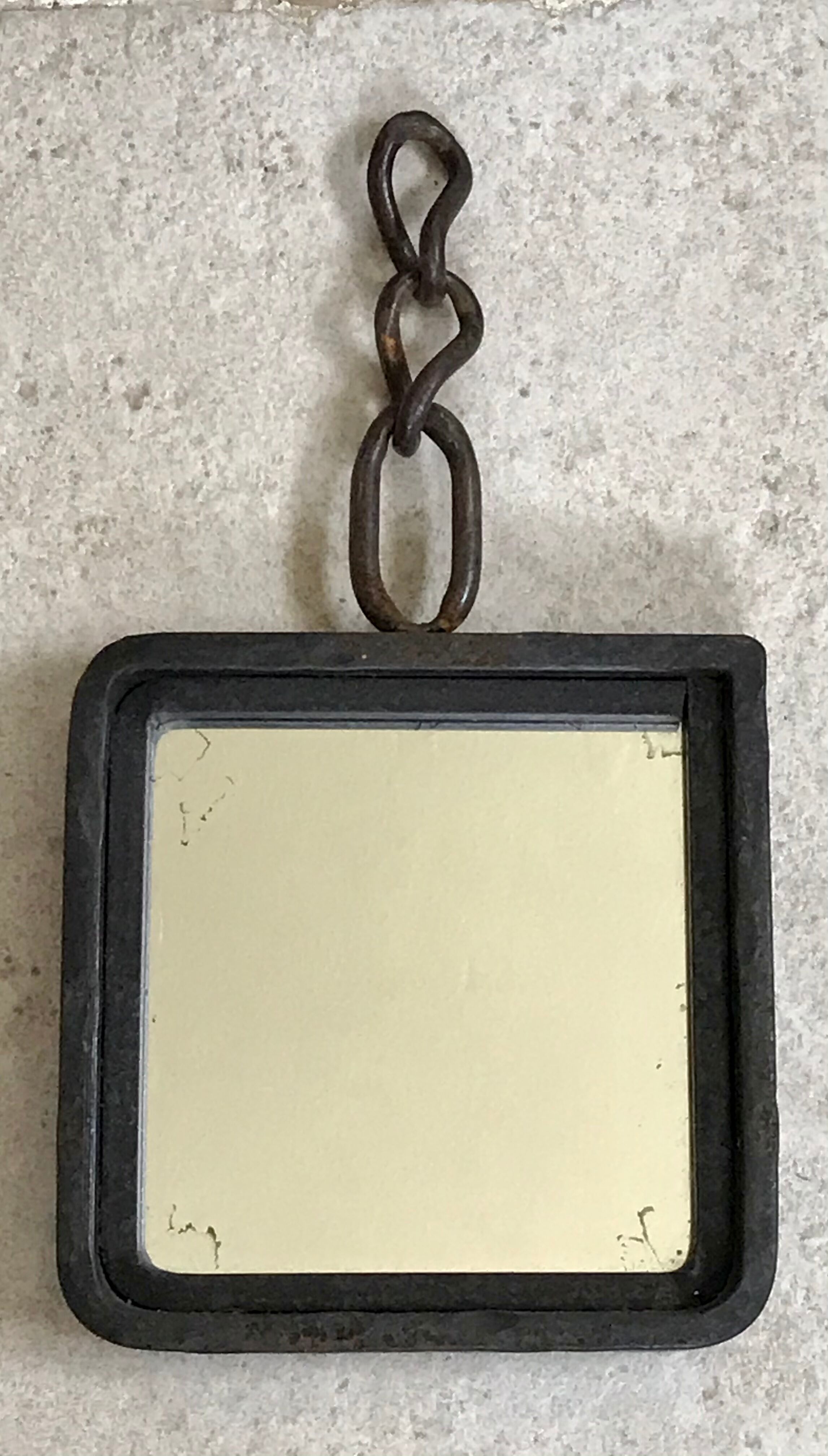 Undue metal mirror 19x34cm