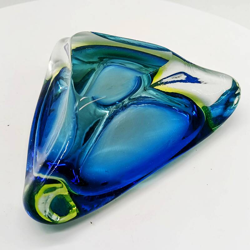 Cendrier, vide-poche triangulaire en verre de Murano, Italie années 1960