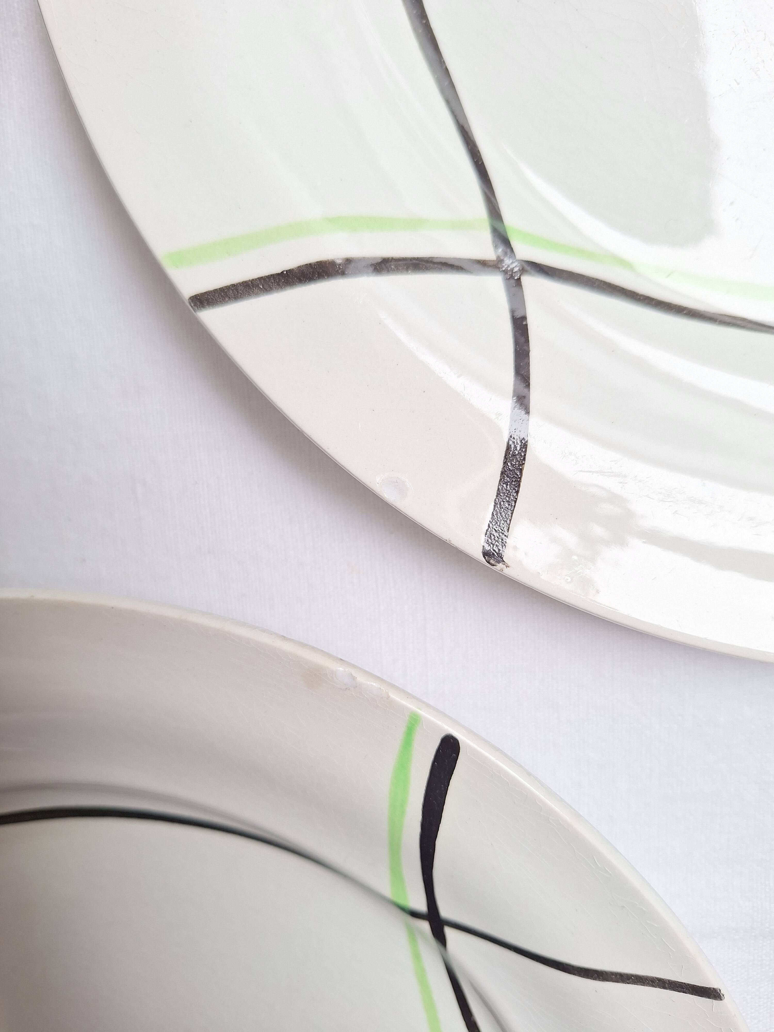 Flat plates St Amand model Bayonne white, green, and black.