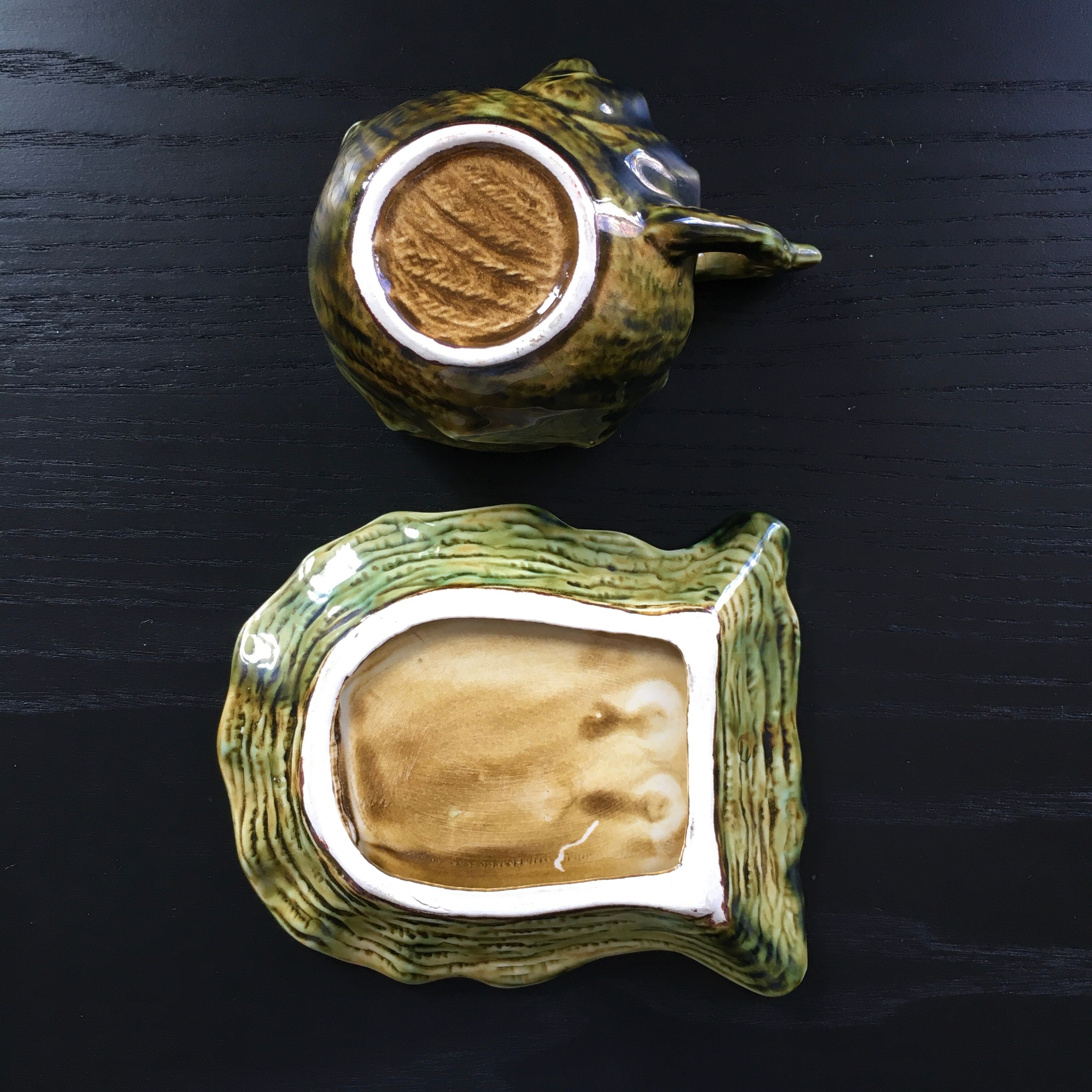 Snail cup in slipware