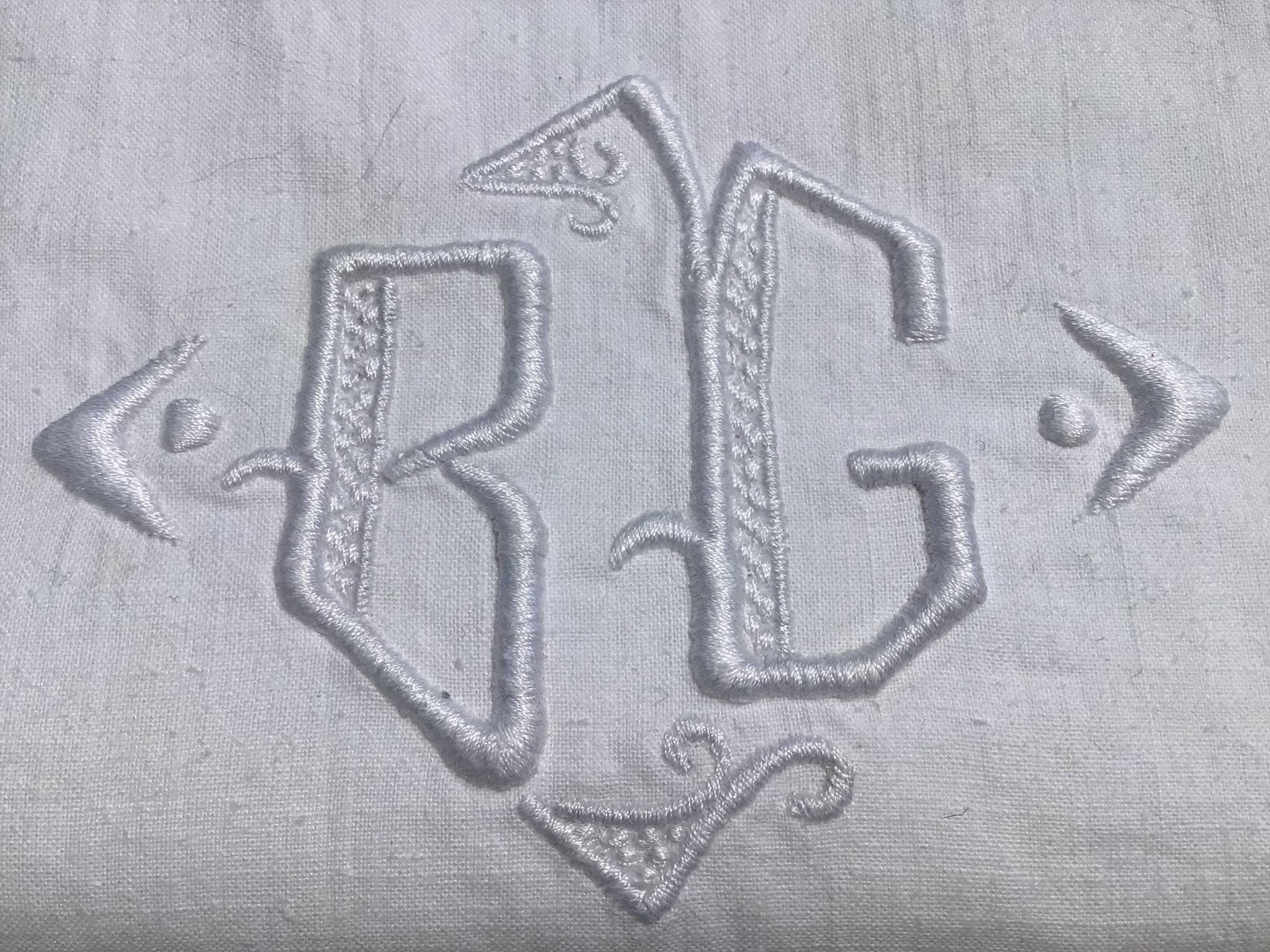 Embroidered pillowcase BG mini day mixed race