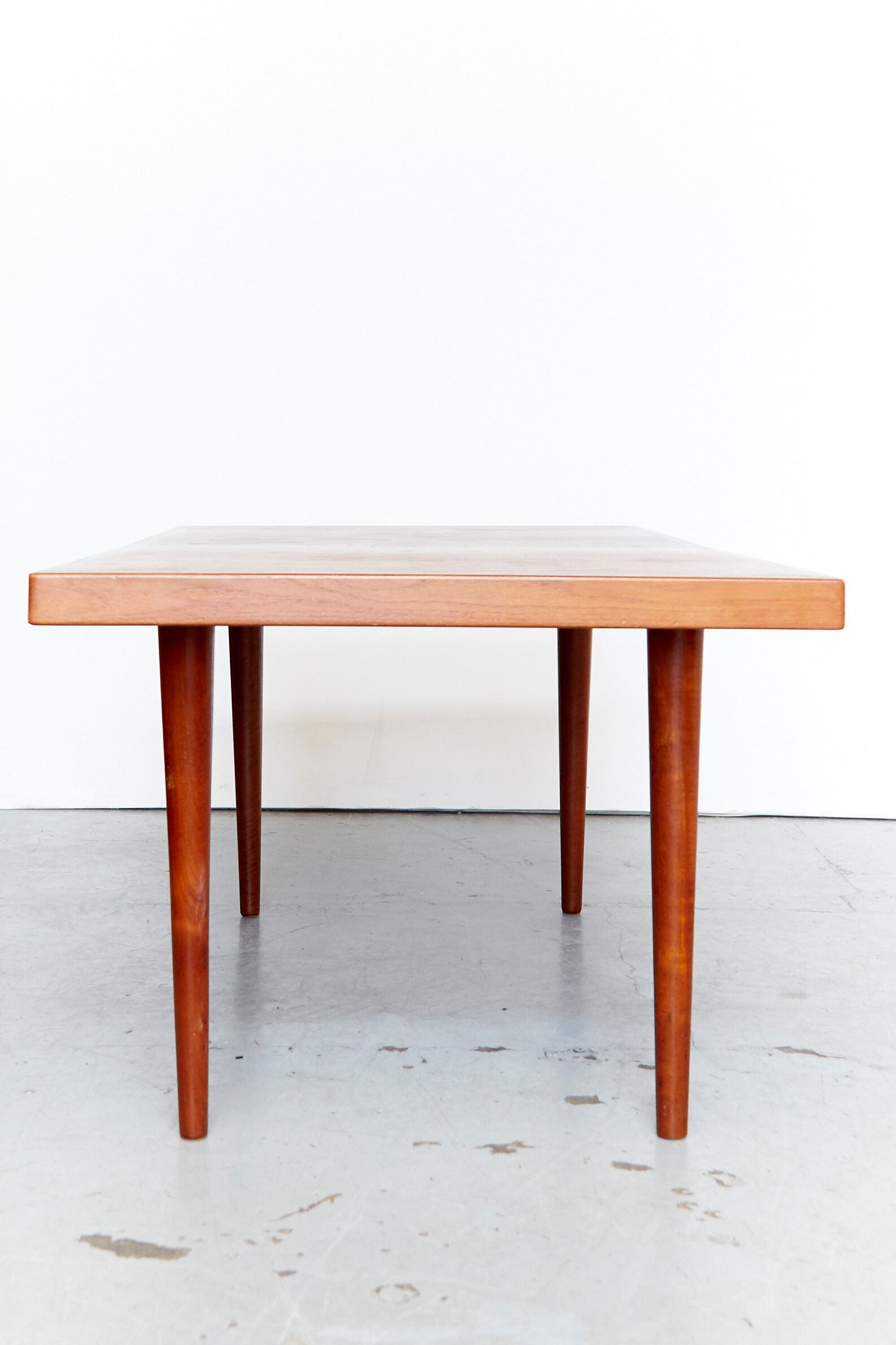 Table de salle à manger par Nanna Ditzel pour Saren Willadsen et chaises conçues par Kai Lyngfeldt-Larsen