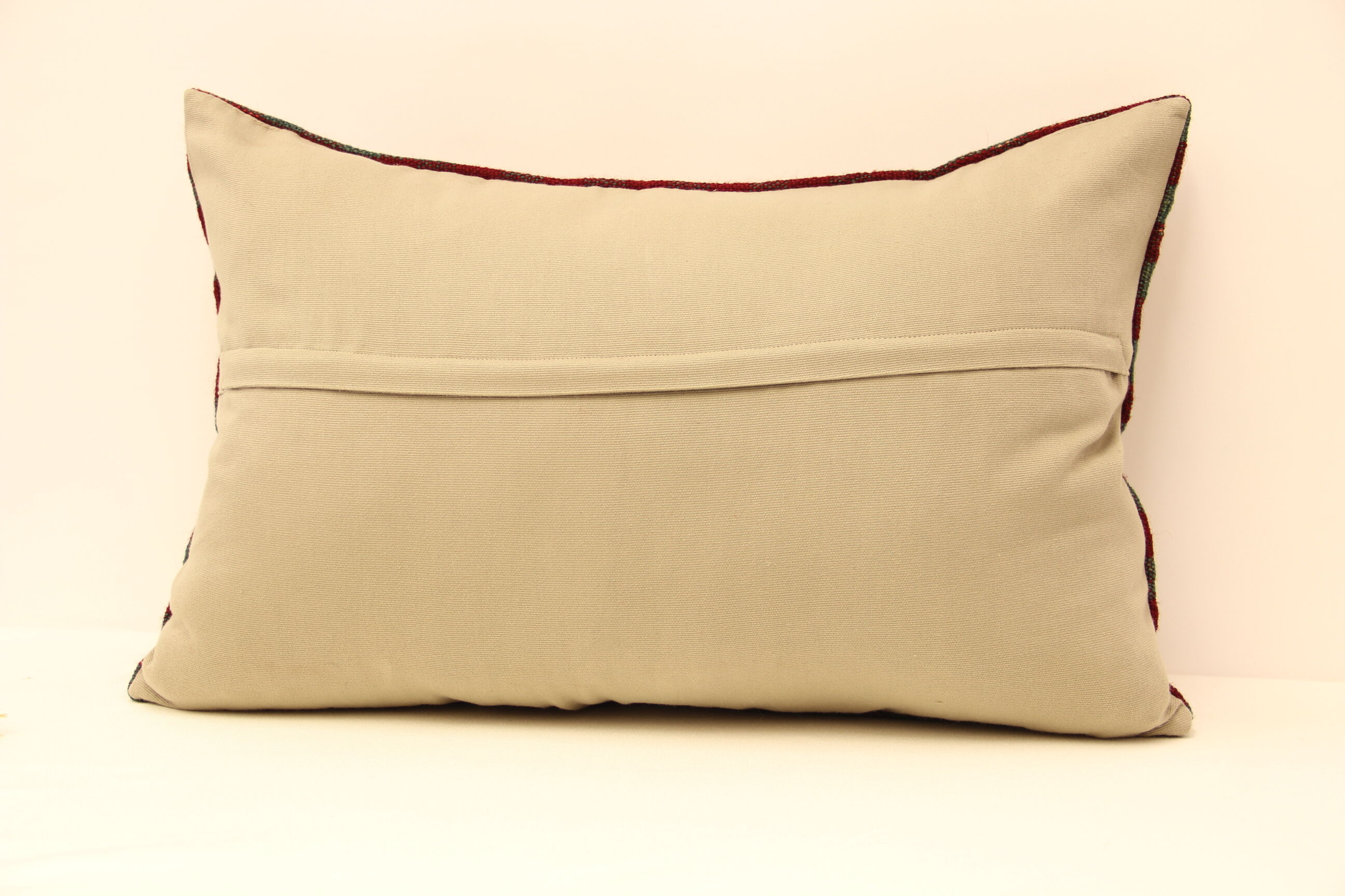 Throw pillow, cushion cover 40x60 cm