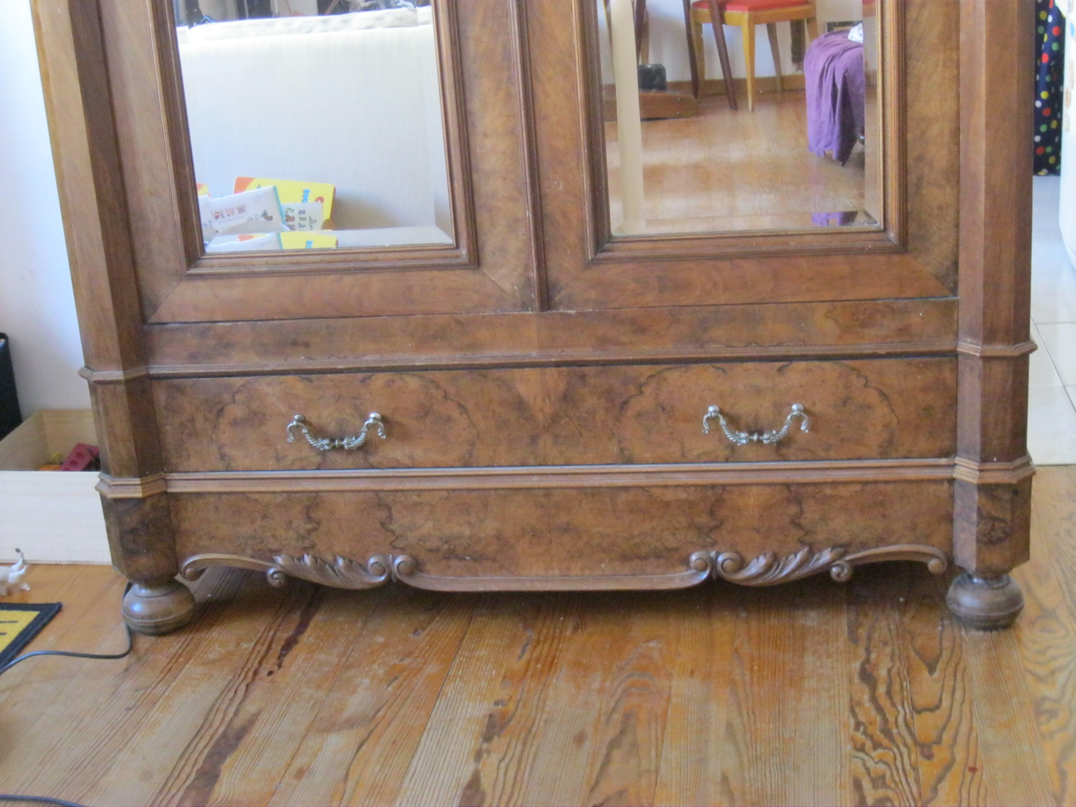 Cabinet 1900 in walnut and walnut bramble veneer