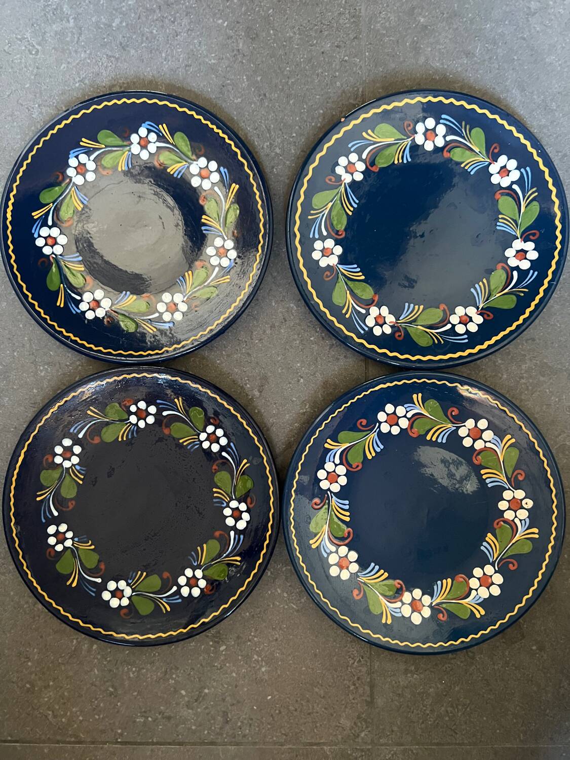 Ceramic dessert plates