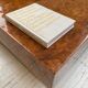 Table basse italienne laque loupe d’orme