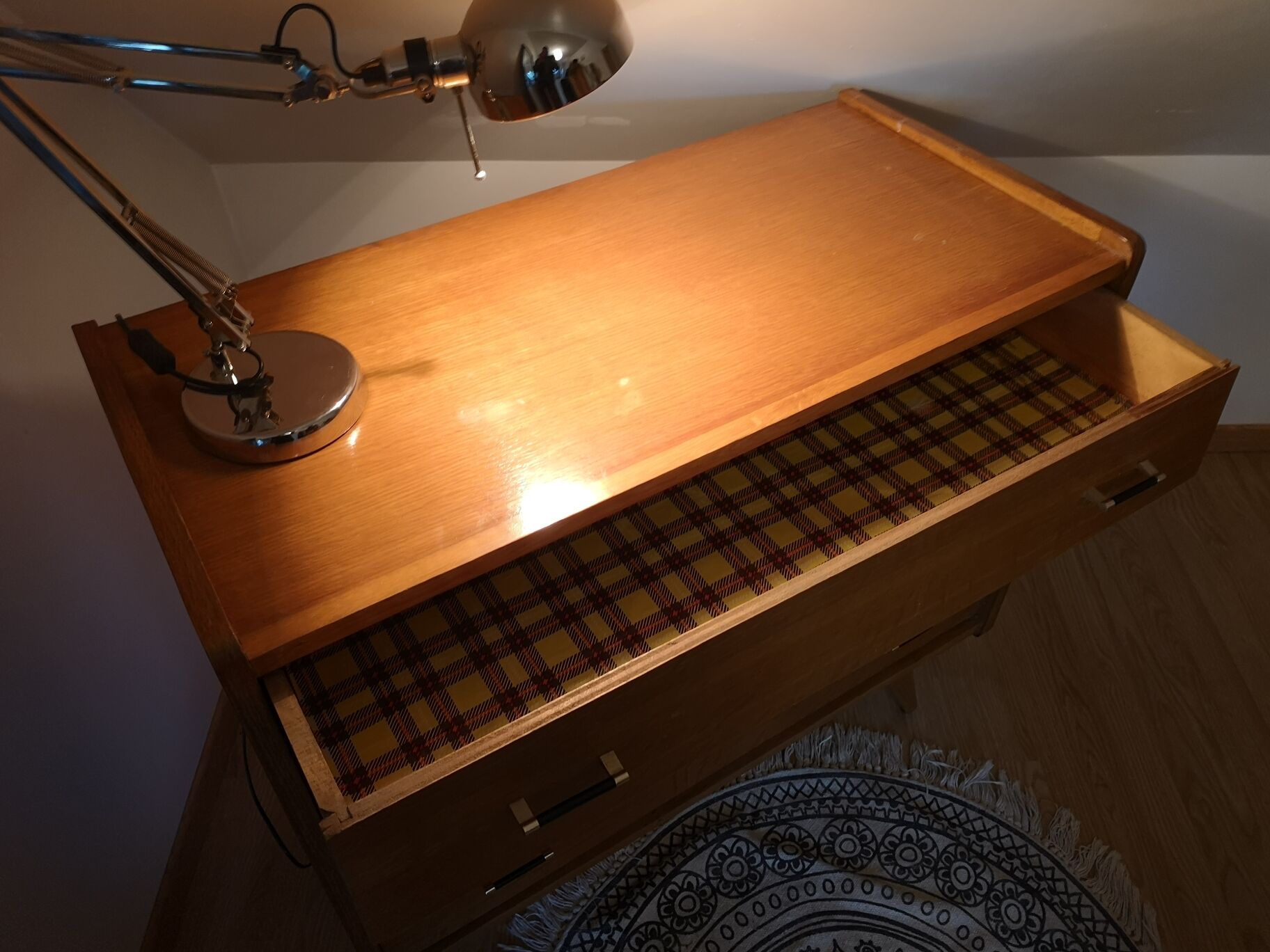Commode scandinave pieds compas